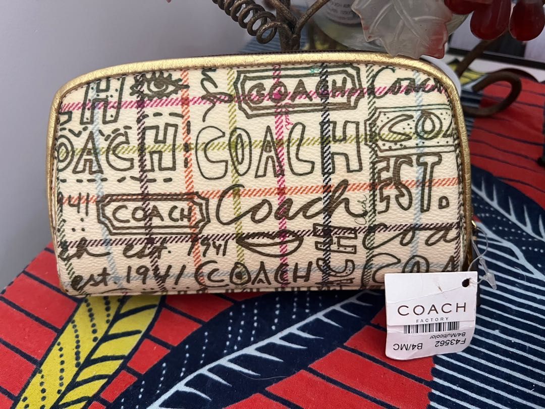 Authentic Coach pouch (Category: Luxury Bags & Wallets) located in Indang. Submitted by lornacmtl (Listing ID 1260343872, Image 2). Description: Brand new Coach pouch 7”x4” Fit Iphone 13 pro Nothing to explain since its new Bought in US 2018.