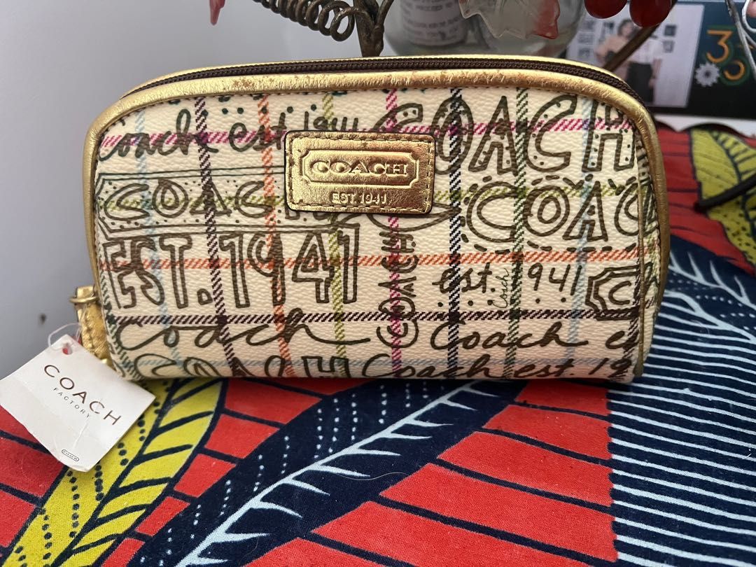 Authentic Coach pouch (Category: Luxury Bags & Wallets) located in Indang. Submitted by lornacmtl (Listing ID 1260343872, Image 1). Description: Brand new Coach pouch 7”x4” Fit Iphone 13 pro Nothing to explain since its new Bought in US 2018.