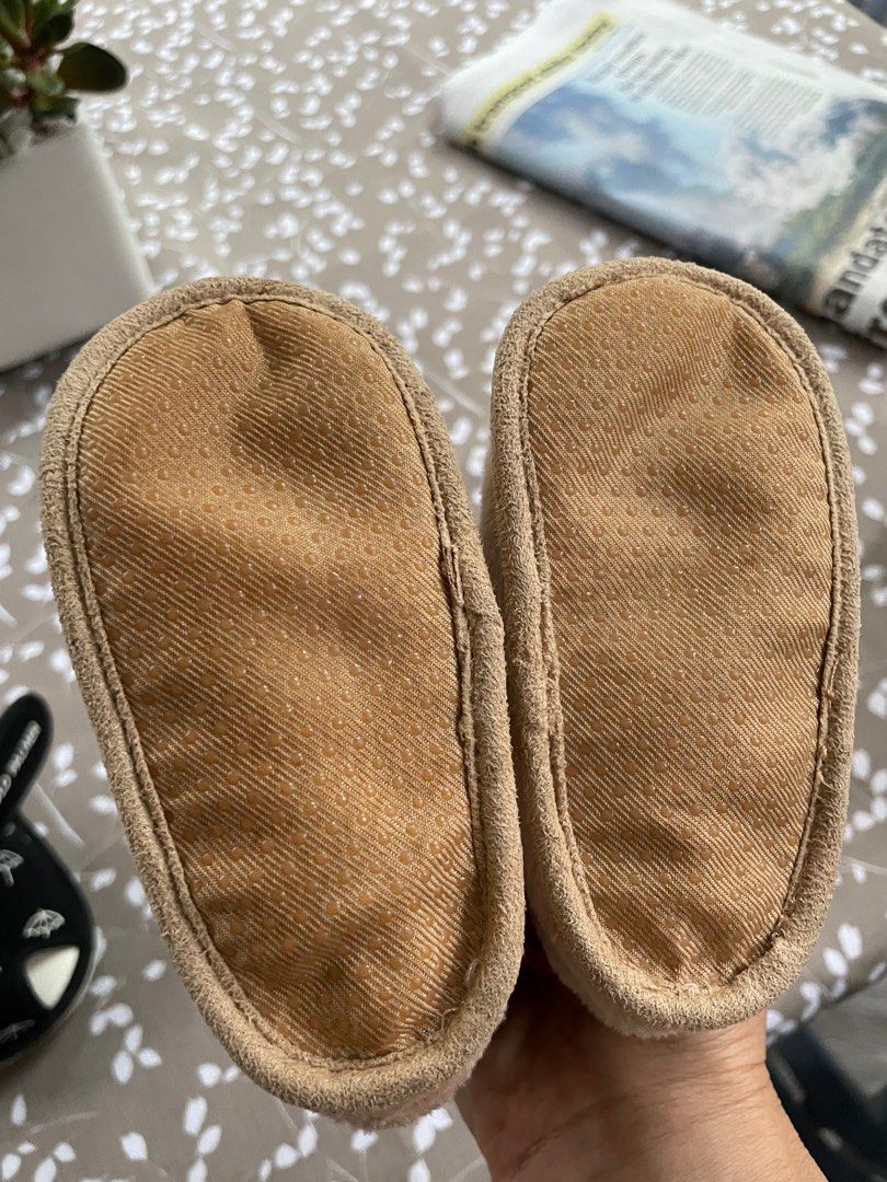 Baby furry shoes (Category: Babies & Kids Fashion) located in Quezon City. Submitted by thecherrytree0524 (Listing ID 1260301653, Image 3). Description: Brand new furry boots. Decluttering.