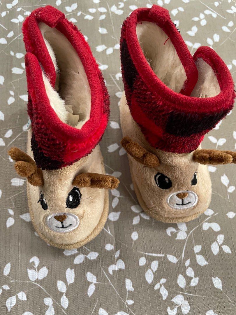 Baby furry shoes (Category: Babies & Kids Fashion) located in Quezon City. Submitted by thecherrytree0524 (Listing ID 1260301653, Image 1). Description: Brand new furry boots. Decluttering.
