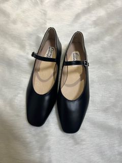 (Category: ) located in . Submitted by hellomycloset (Listing ID 1260369144, Image 1). Description: .