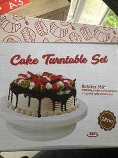 Wilton Trim-N-Turn Ultra Cake Decorating Turntable - Cake