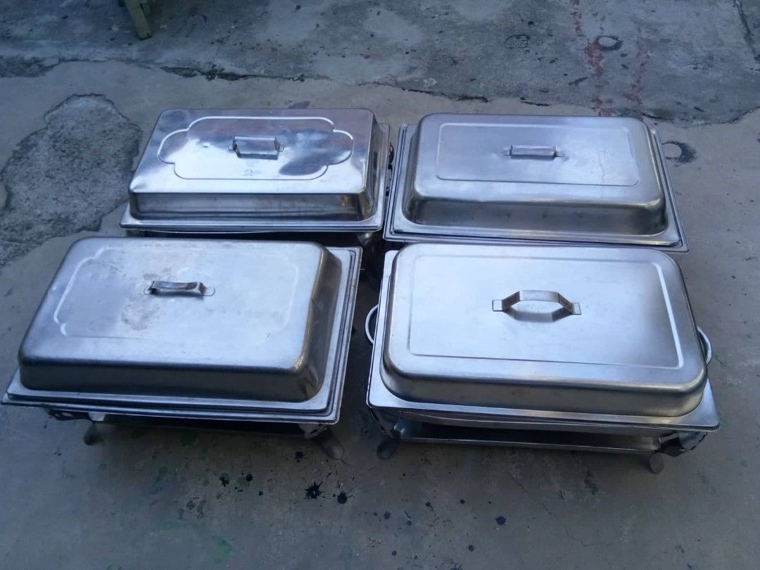 Chaffing dish big (Category: Other Kitchenware & Tableware) located in Las Pinas. Submitted by gooditems31 (Listing ID 1260474186, Image 2). Description: chaffing dish 4pcs good condition puede na sa handaan pm lang sa sure taker las Pinas area ko also available dinner plates water goblet utensils steel stand ng table and other need for catering pm lang.