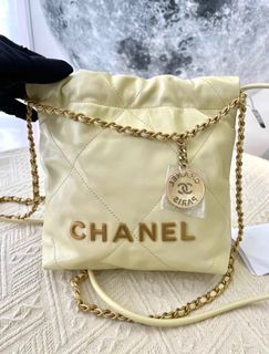 Chanel 22 mini white, 名牌, 手袋及銀包- Carousell