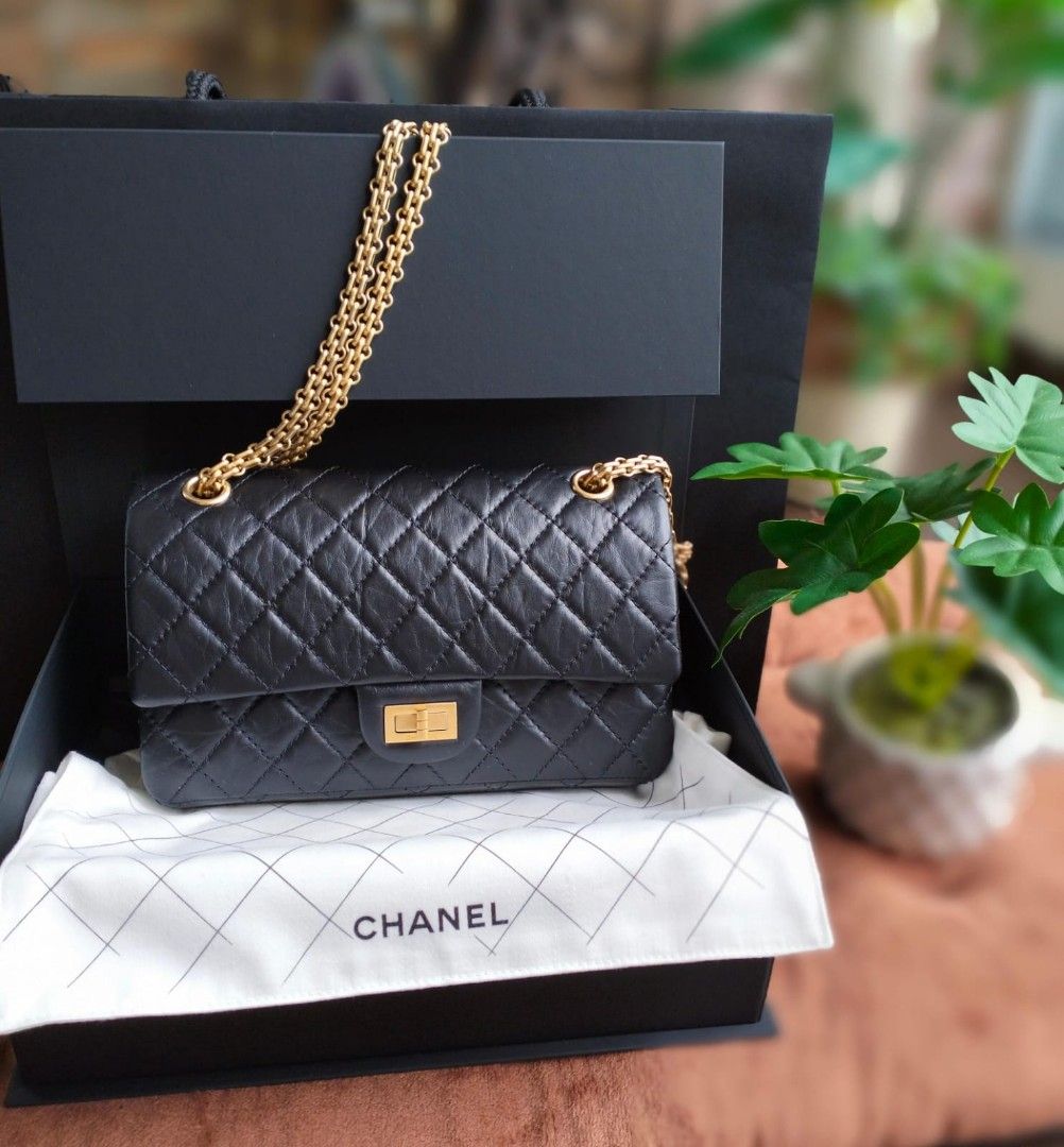 Chanel hotsell 2.55 black