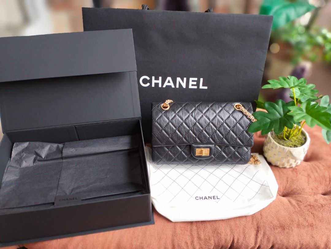 Small classic handbag, Grained calfskin & gold-tone metal, black — Fashion, CHANEL