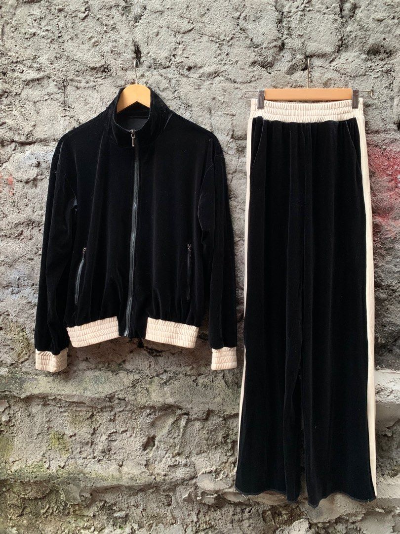Chanel velvet tracksuit discount