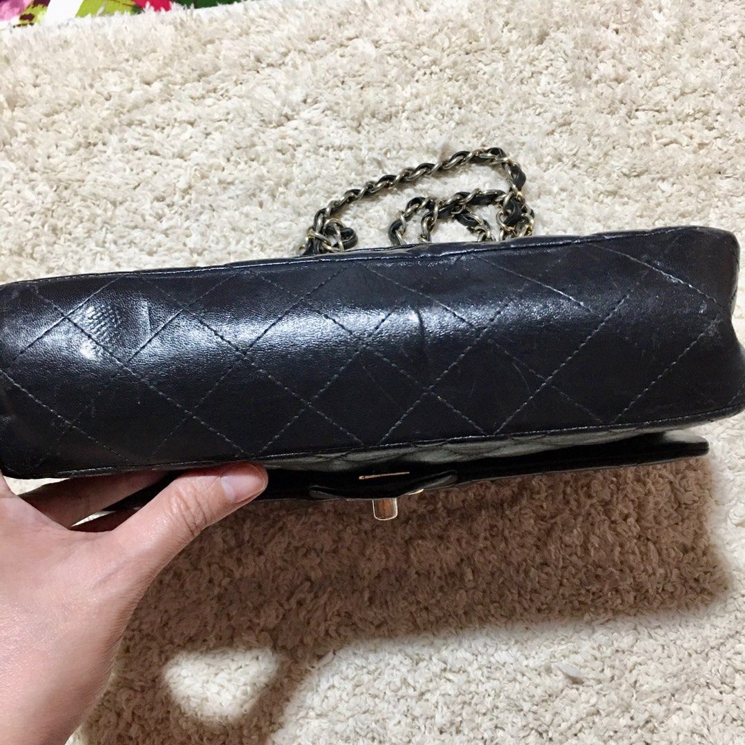 Chanel Classic double flap Bag- MEDIUM (Category: Luxury Bags & Wallets) located in Santiago. Submitted by javsprelovedstuffs (Listing ID 1260466030, Image 3). Description: Self authenticate- all details posted Exterior- very good cond Interior- needs restoration .