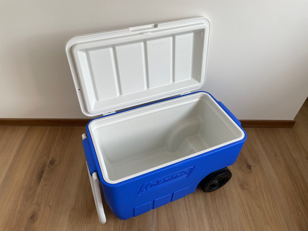 Coleman Cooler Box on wheels, Sports Equipment, Hiking & Camping on