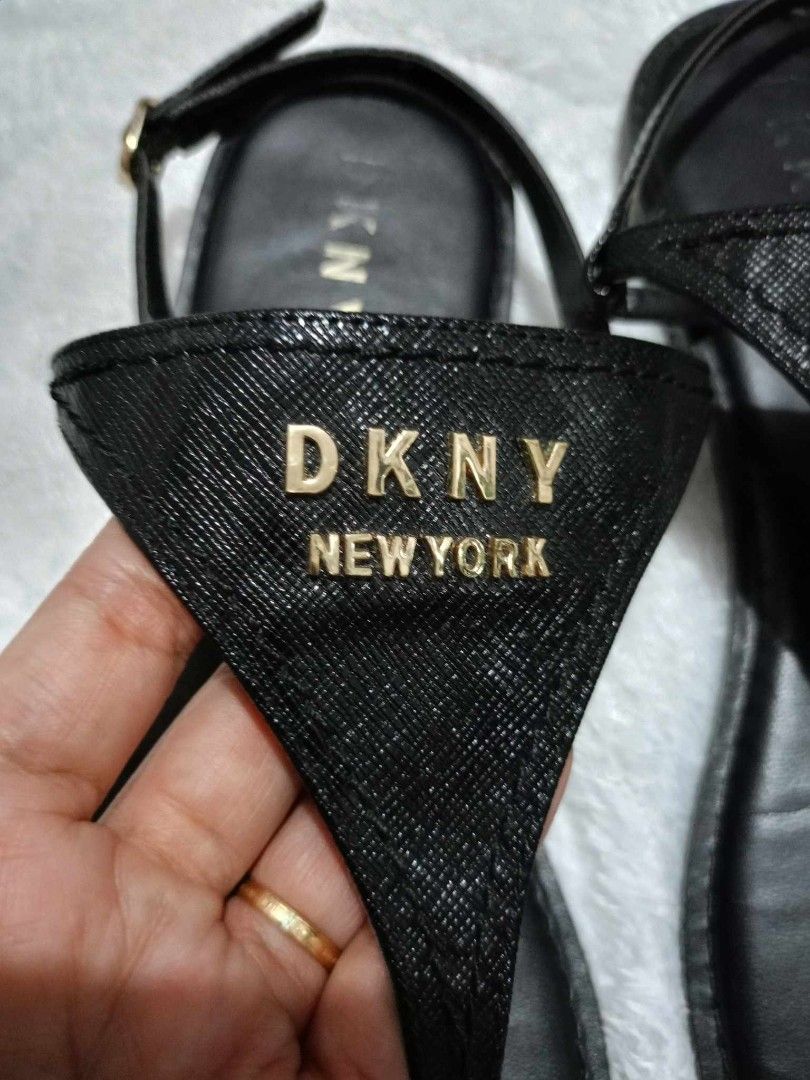 Dkny best sale solar sandals