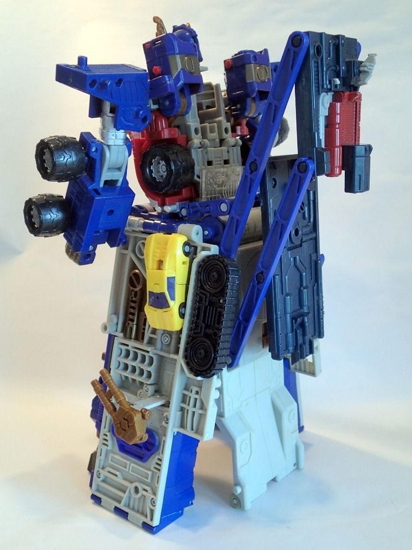 Hasbro 2002 Transformers Armada Optimus Prime with Sparkplug minicon