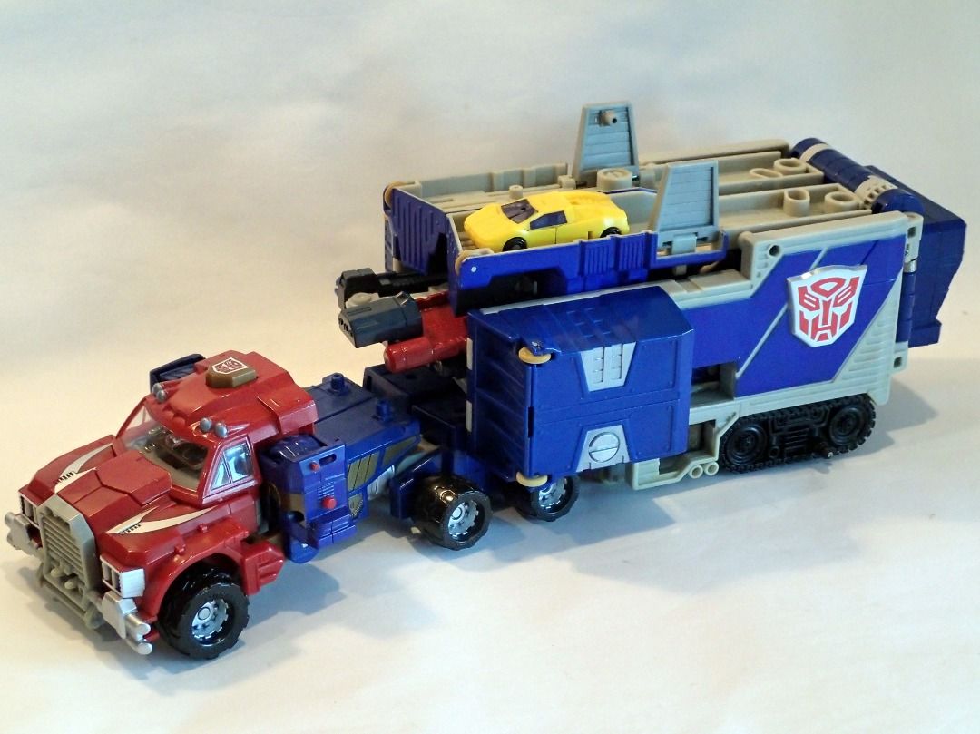 Hasbro 2002 Transformers Armada Optimus Prime with Sparkplug minicon