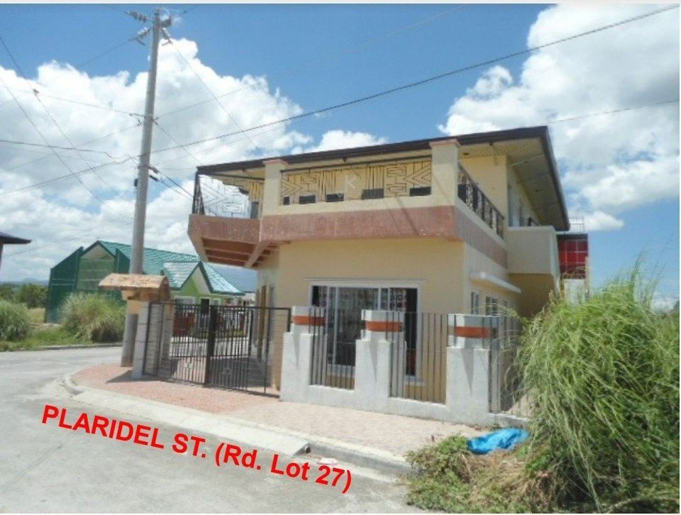 House and Lot For Sale in Lot 10 and 11, Block 21, corner of Road Lots