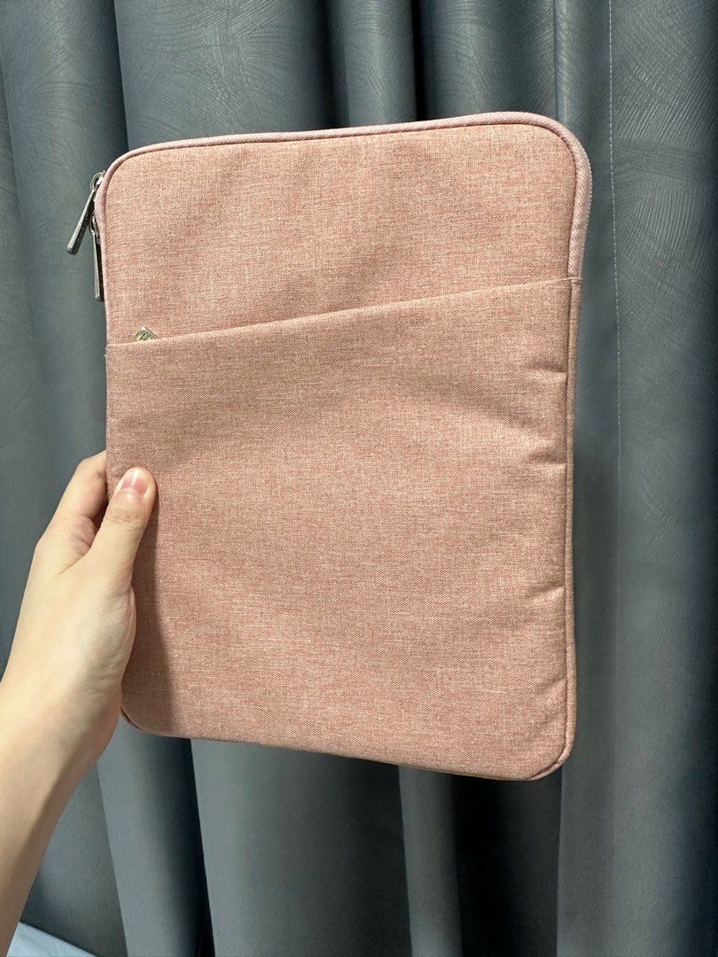 iPad/Tablet Case (Category: Cases & Sleeves) located in Singapore. Submitted by gsshan (Listing ID 1260436638, Image 1). Description: iPad/Tablet Case - 10inch Pink Collect at Damai LRT/ Taiseng Mrt.