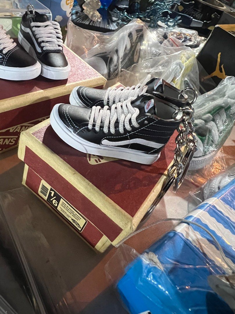 Vans black deals keychain