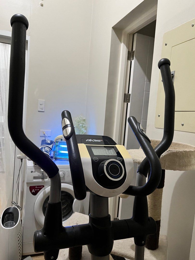 Life Gear exercise machine, Sports Equipment, Exercise & Fitness