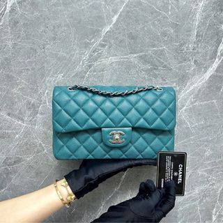 Chanel 22 leather mini bag Chanel Black in Leather - 33728664