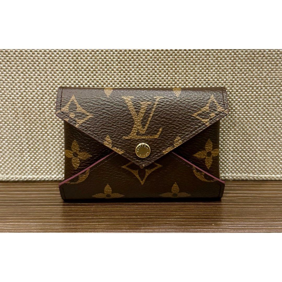 Louis Vuitton Pochette Kirigami Monogram (Small), Luxury, Bags & Wallets on  Carousell