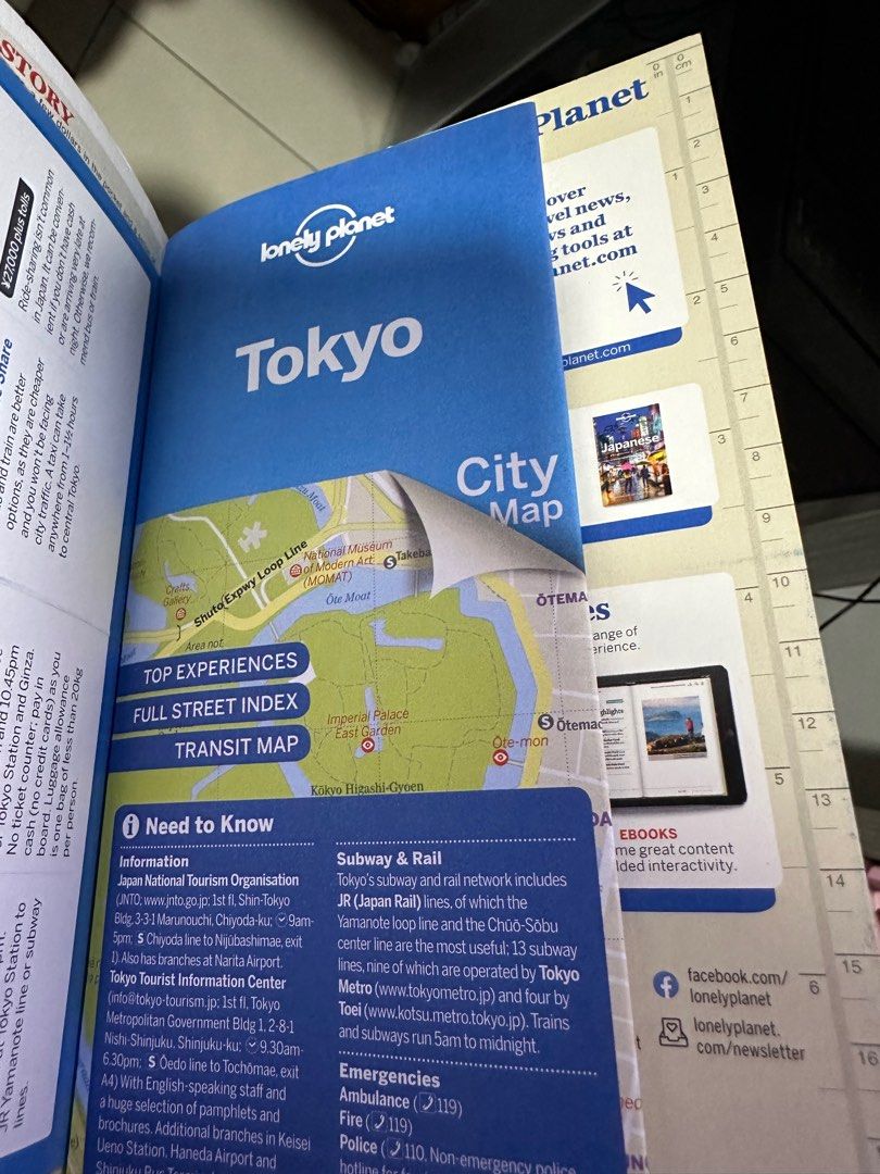 Guides　Japan　Toys,　Books　on　(Travel　(17TH),　Guide)　Hobbies　Lonely　Travel　Holiday　Planet　Magazines,　Carousell