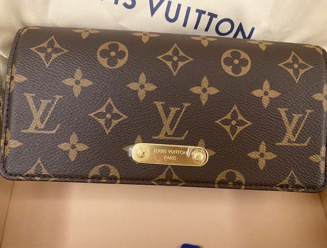 Louis Vuitton Lily woc