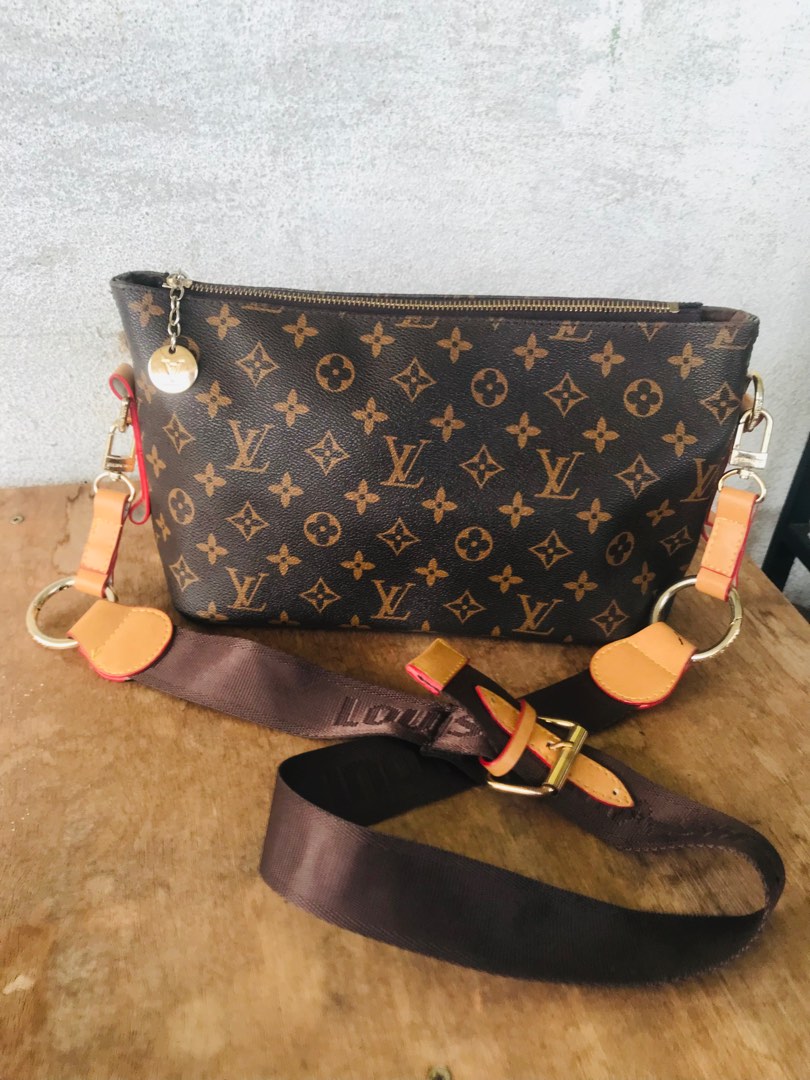 LOUIS VUITTON N42250 BLOOMSBURY GM SLING SHOULDER BAG, Luxury, Bags &  Wallets on Carousell