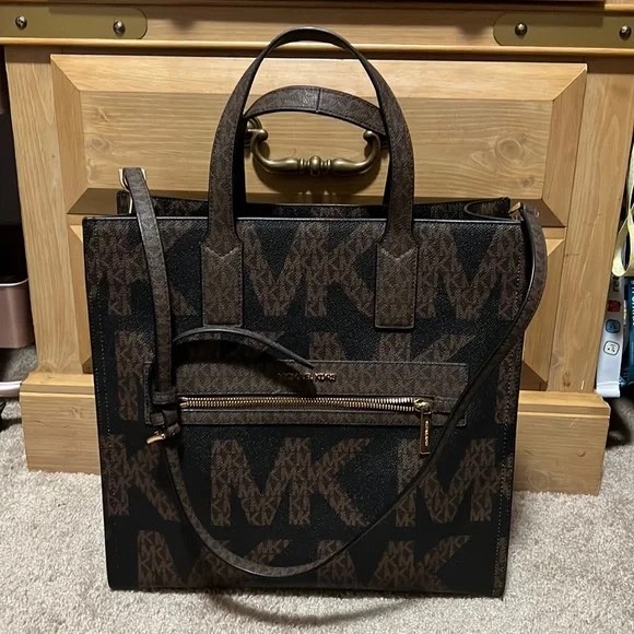 Michael Kors Kenly Tote Bag, Luxury, Bags & Wallets on Carousell