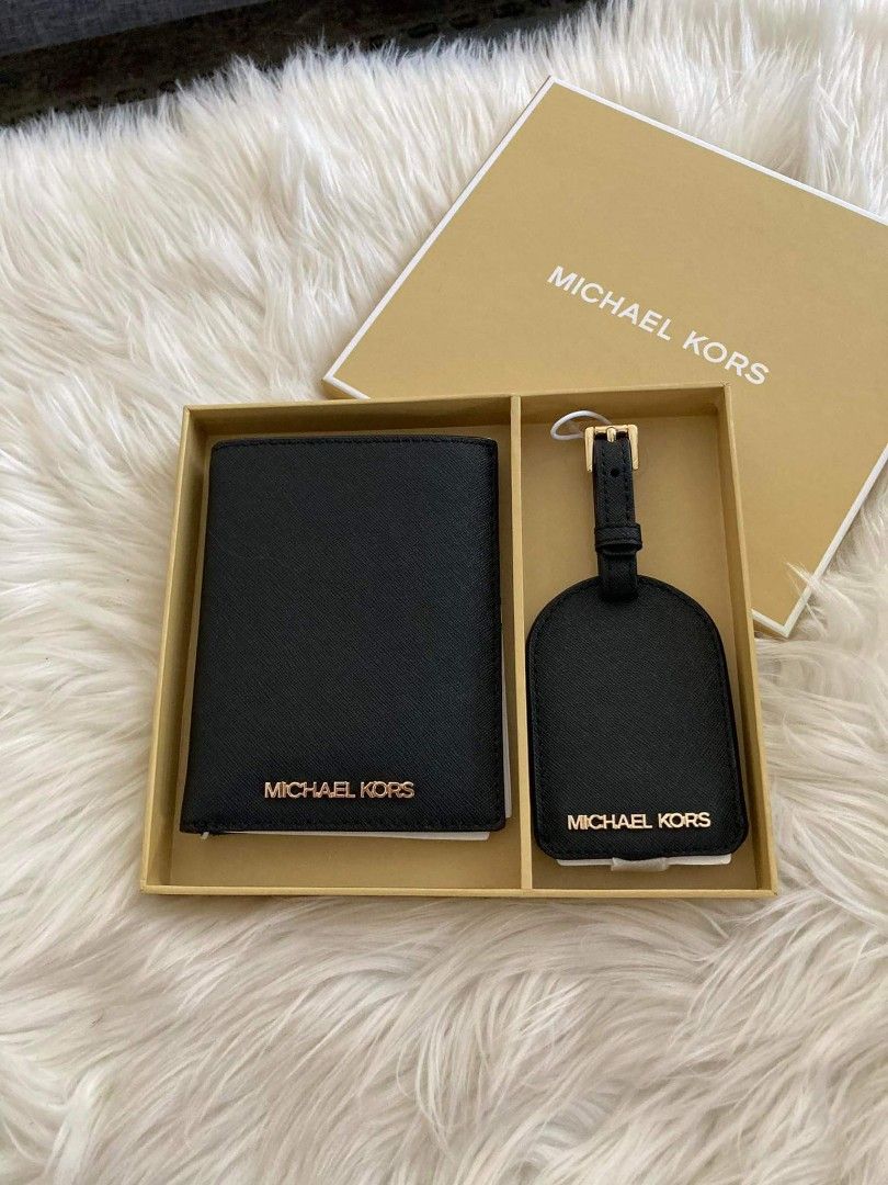 Michael kors passport holder and luggage tag outlet