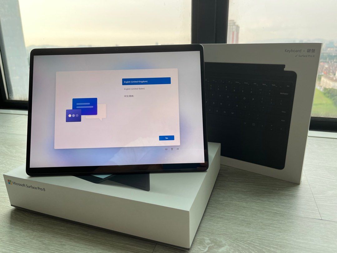 Microsoft Surface Pro 8 (warranty til May 2025), Computers & Tech