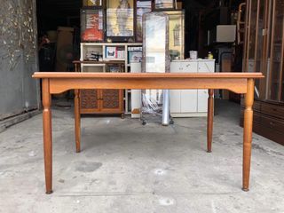 Mid century wooden dining table 48L x 30W x 47H inches In good conditikn