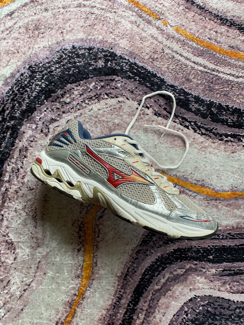 Mizuno Wave Mustang 6 Silver Fesyen Pria Sepatu Sneakers di