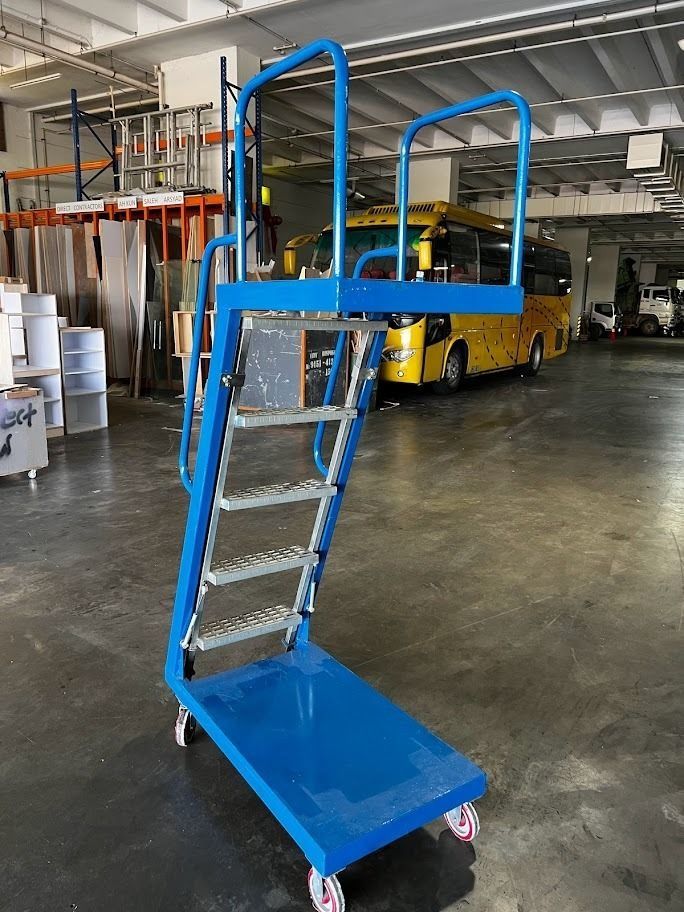 Mobile Platform / Mobile Ladder / Mobile Staircase / Used mobile ladder ...