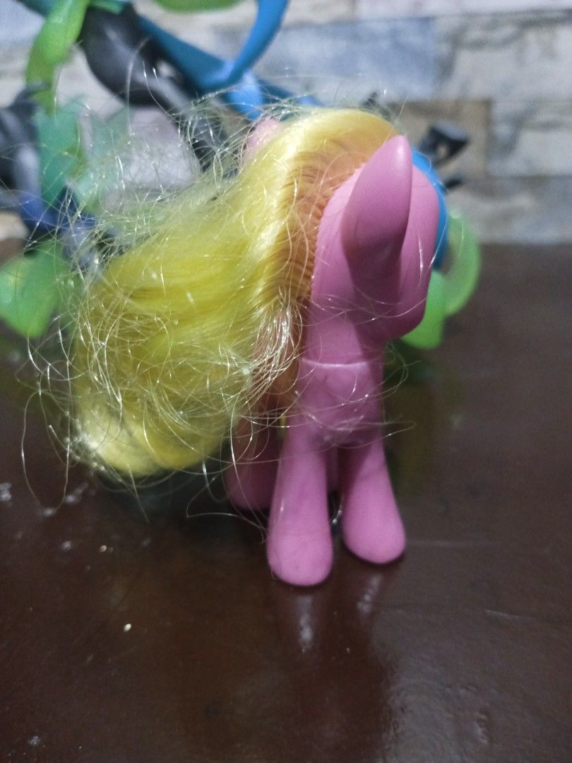my little pony G3 (Category: Figurines & Statues) located in Muntinlupa City. Submitted by abbyleonida (Listing ID 1260378217, Image 2). Description: selling mlp fig g3 there's a slight mark refer to pics mop: gcash mod: shopee check out.