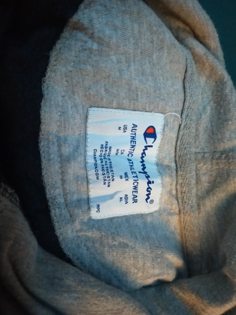 Navy Blue Champion Hoodie (Category: Hoodies) located in Marikina City. Submitted by nisiag (Listing ID 1260432780, Image 3). Description: Navy Blue Champion Hoodie - Size Medium on tag but fits Large - Needs washing and ironing - Color rate: 9/10 (just needs washing) - Overall condition:9/10 - No flaws Feel free to leave a message for more inquiries.