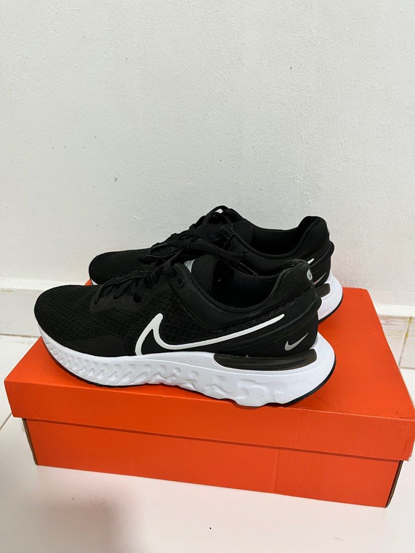 React shoes sales
