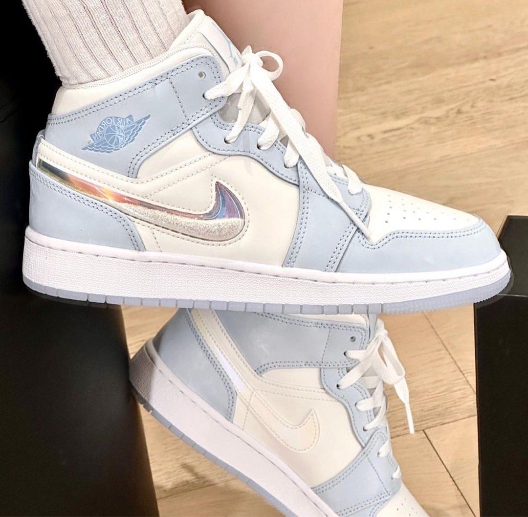 Baby blue clearance jordans womens
