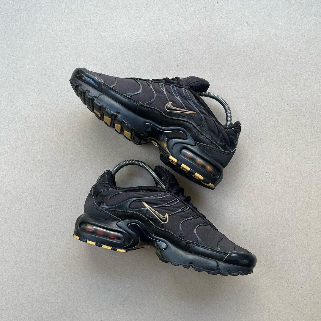 Nike Airmax Tn Plus Full Black Gold Metalic Fesyen Pria Sepatu
