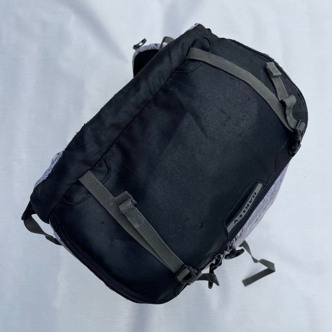 Oakley Backpack (With Laptop Compartment), Men's Fashion, Bags