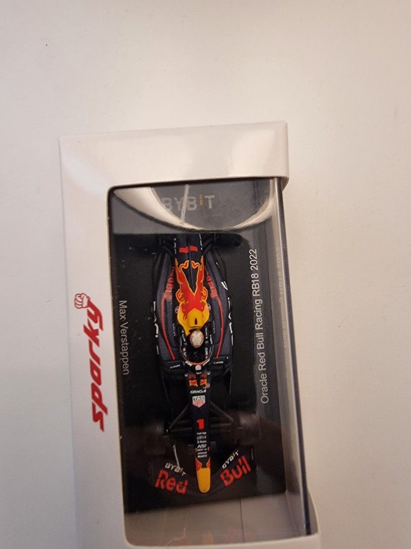 Oracle Red Bull Racing RB18 2022 (Category: Vehicle & Diecast Models) located in Makati City. Submitted by ferriswheeler (Listing ID 1260375149, Image 2). Description: Oracle Red Bull Racing RB18 2022 Brand: Sparky Just opened the box to position in a new container.