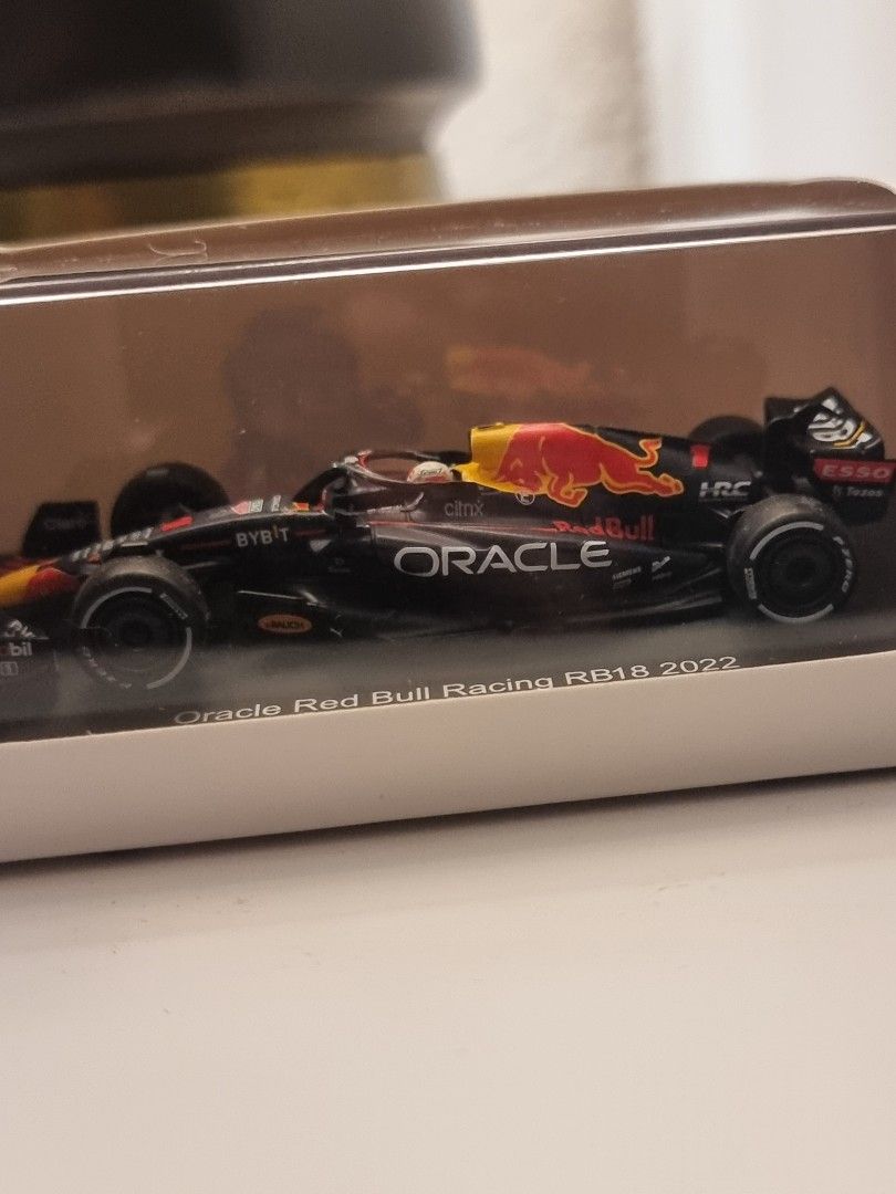 Oracle Red Bull Racing RB18 2022 (Category: Vehicle & Diecast Models) located in Makati City. Submitted by ferriswheeler (Listing ID 1260375149, Image 1). Description: Oracle Red Bull Racing RB18 2022 Brand: Sparky Just opened the box to position in a new container.