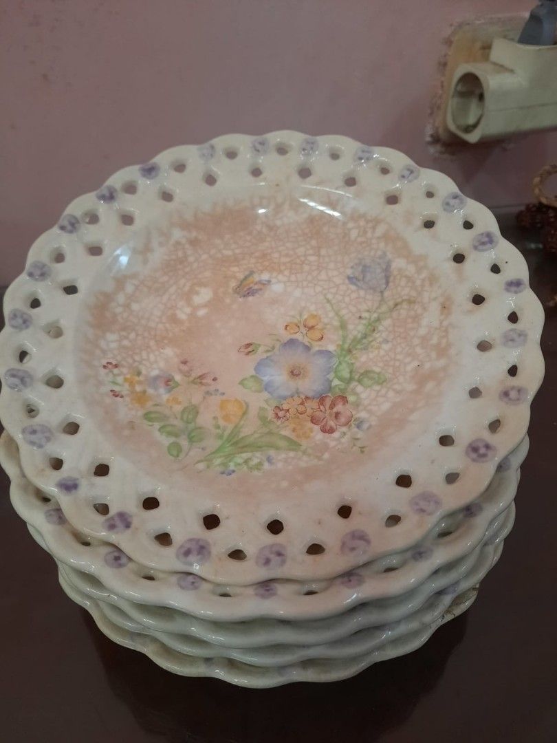 Piring cake keramik antik terawangan motif bunga, Antik, Pajangan di