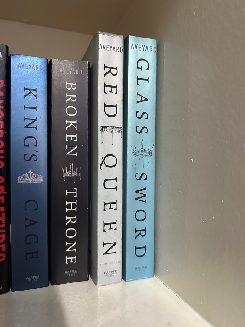 red queen book set, Hobbies & Toys, Books & Magazines, Fiction & NonFiction on Carousell