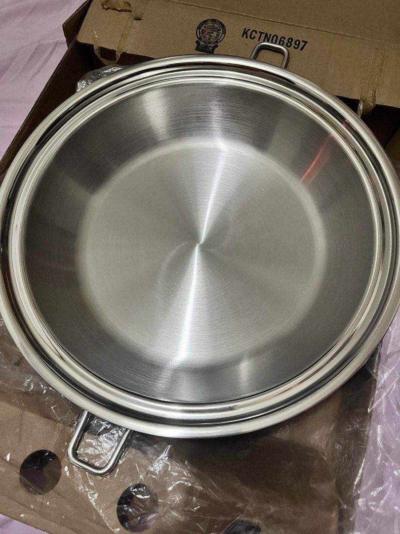 Saladmaster (Category: Cookware & Accessories) located in Rizal. Submitted by Luciana (Listing ID 1260429038, Image 3). Description: Forsale 6qrt elite limited edition gold plated, 7qrts roaster and 12” gourmet skillet bundle for 75k free delivery metro manila cod.