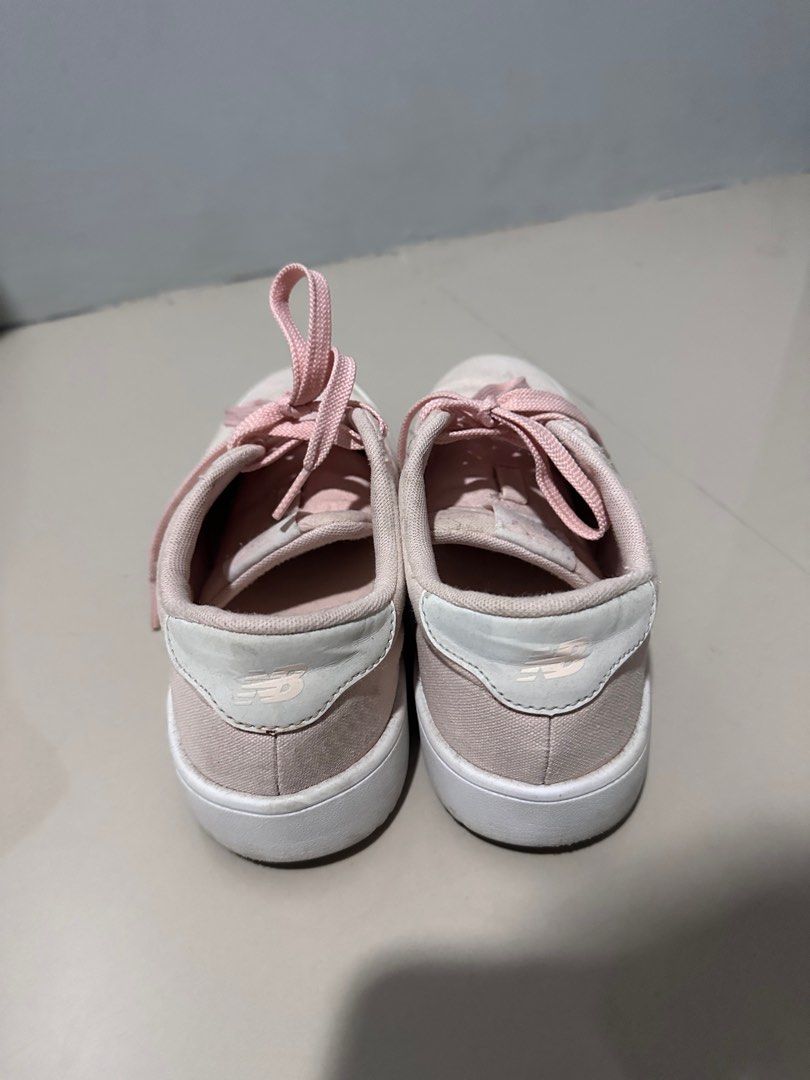 Sepatu New Balance Pink Fesyen Wanita Sepatu di Carousell