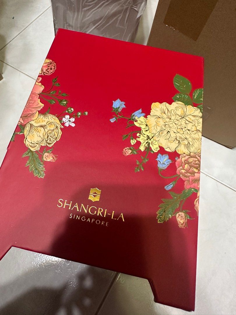 Shangrila mooncake box, Women's Fashion, Jewelry & Organisers