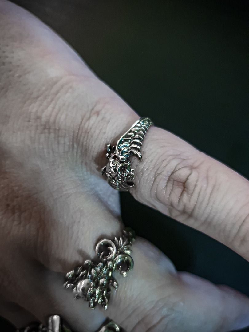 Adjustable skull ring deals