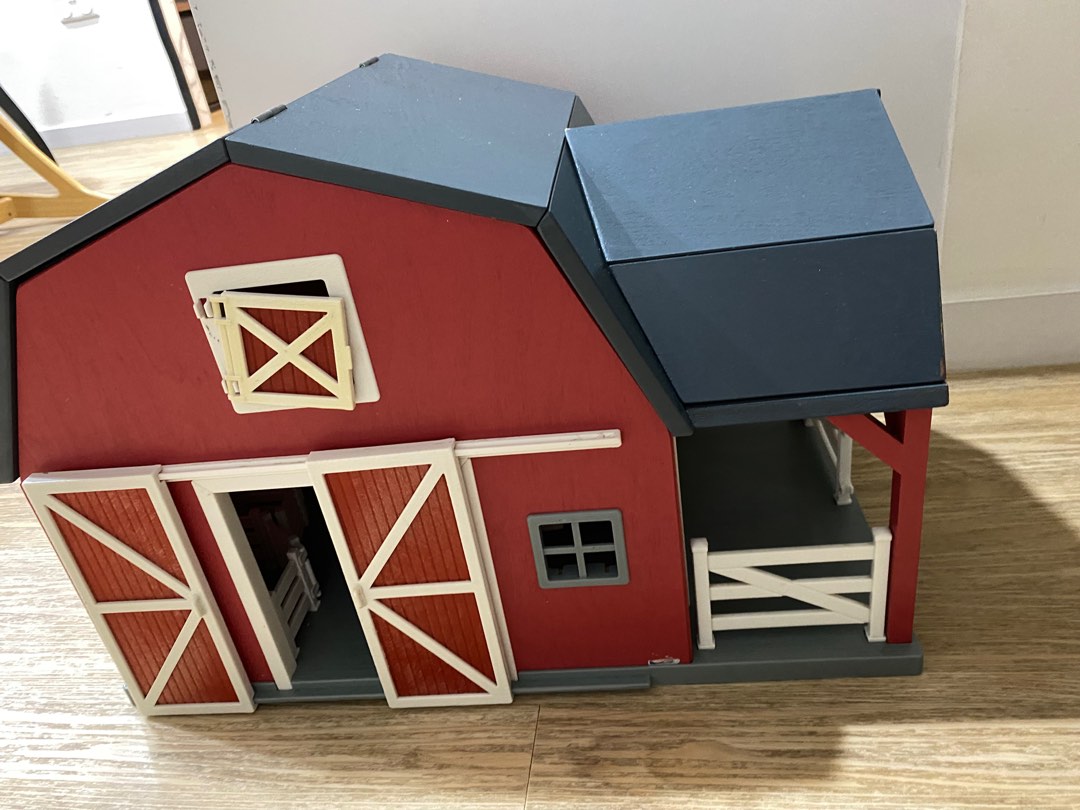 Terra wooden shop animal barn