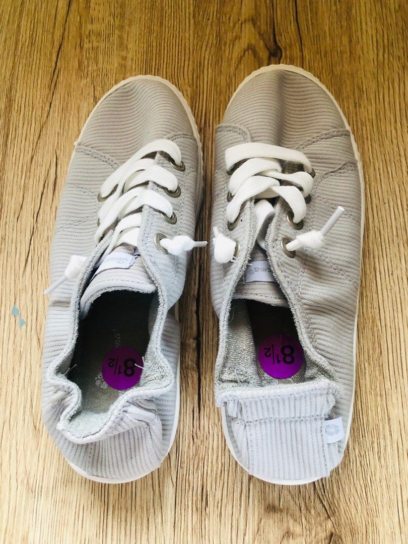 Tommy Bahama Women s Sneakers 8.5