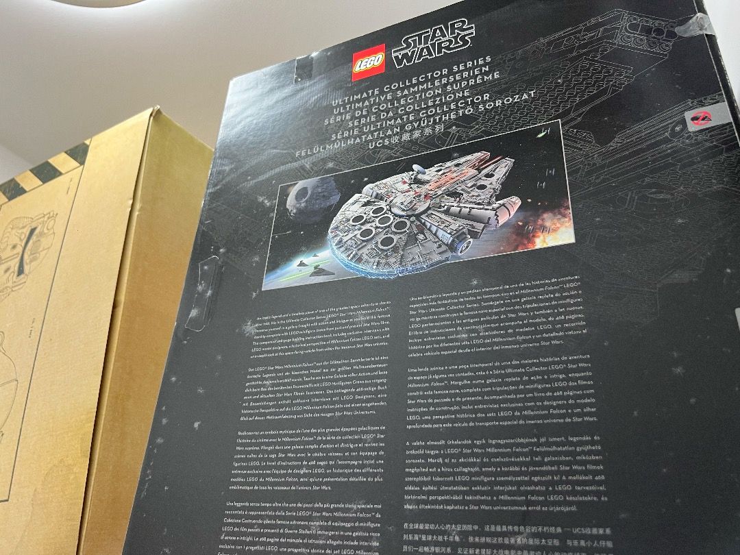 Ultimate collector's series millennium falcon top
