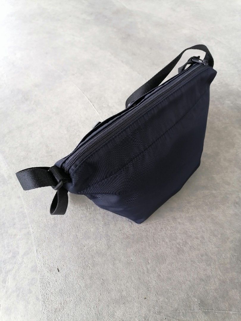 Uniqlo nylon blue black crossbody / sling bag, Women's Fashion, Bags