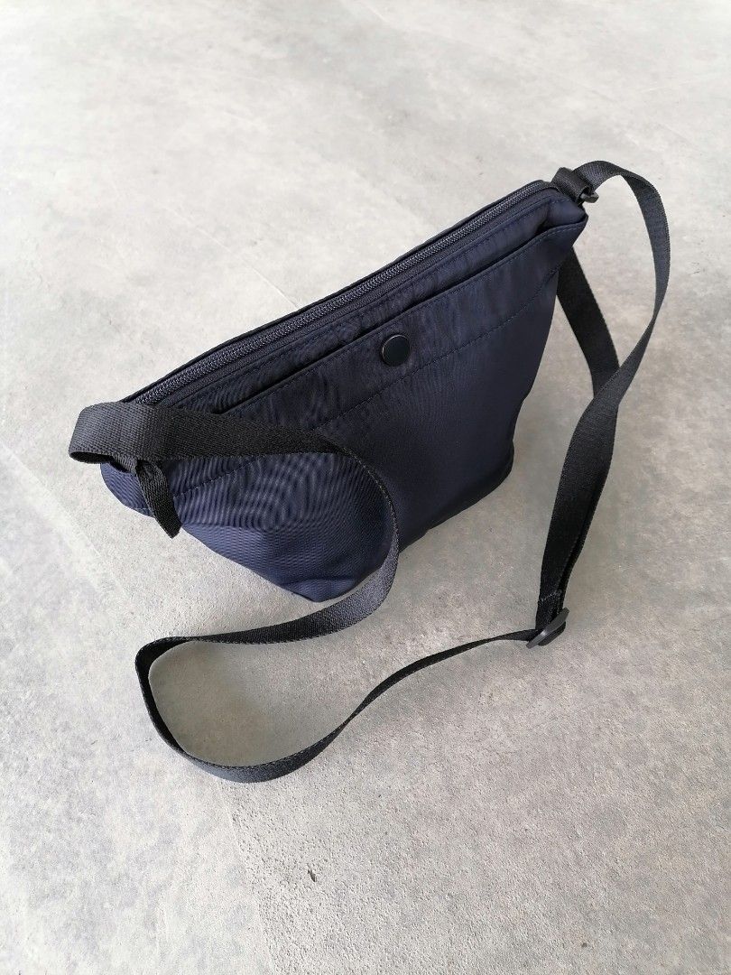 Uniqlo nylon blue black crossbody / sling bag, Women's Fashion, Bags &  Wallets, Cross-body Bags on Carousell